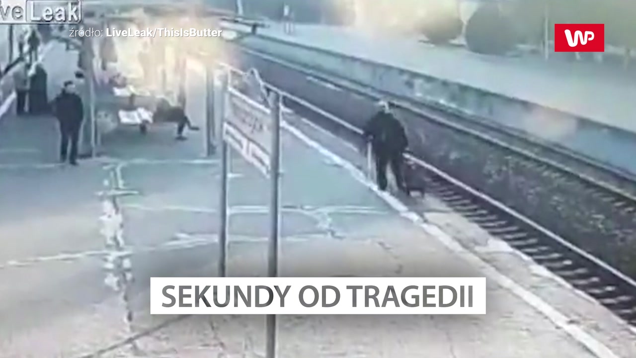 Человек бросился под поезд. Человек прыгнул под поезд в метро. Пацаны поезд эй. Прыгнул на поезд в метро. Поезд призрак в метро.